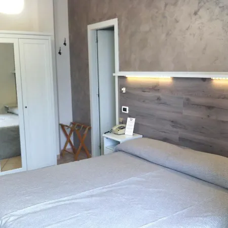 Отель Croce Del Sud 3*